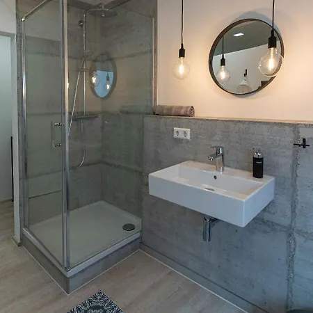 Sali Homes - Gaestehaus Lamm Szálloda *