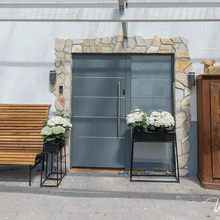 Отель Sali Homes - Gaestehaus Lamm Obersulm